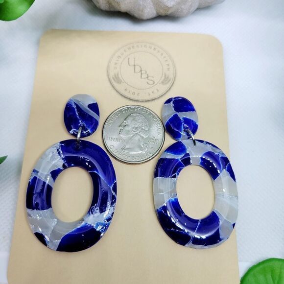 Clay earrings, blue terrazzo print, dark blue dangle earrings, high gloss shine - Picture 6 of 6